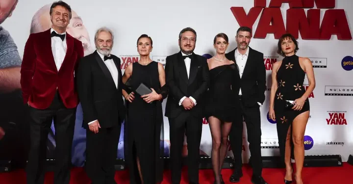 Haluk Bilginer ve Feyyaz Yiğit’i buluşturan ‘Yan Yana’dan muhteşem gala