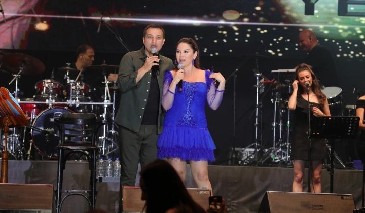 Boğaz’da Rafet El Roman ve Aşkın Nur Yengi ile müzik ziyafeti