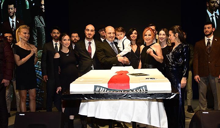 44. yılını kutlayan Bisse, Quality of Magazine sayfalarını renklendirdi 7 44. yılını kutlayan Bisse, Quality of Magazine sayfalarını renklendirdi