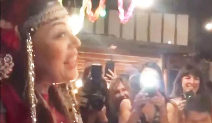 6 aylık hamile Demet Evgar’ın kına gecesindeki dansına beğeni yağmuru