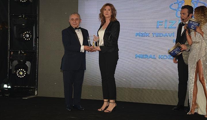 'En Quality Fizik Tedavi Uzmanı' ödülü Prof. Dr. Meral Kozakçıoğlu'nun oldu 3 ‘En Quality Fizik Tedavi Uzmanı’ ödülü Prof. Dr. Meral Kozakçıoğlu’nun oldu