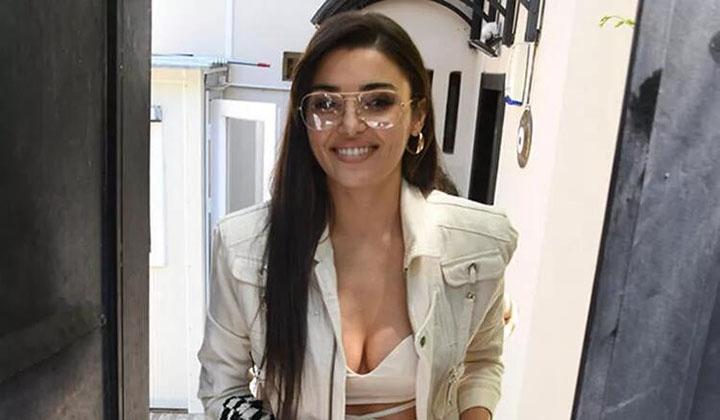 Hande Erçel'i utandıran soru 1 Hande Erçel’i utandıran soru