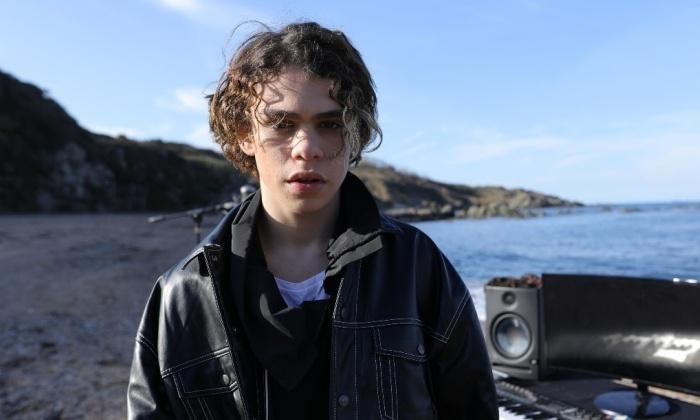 Alper Erözer, 'Tell Me What You Want' ile müzikseverlerle buluşuyor 1 Alper Erözer, ‘Tell Me What You Want’ ile müzikseverlerle buluşuyor