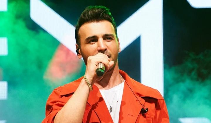Emre Kaya sevenlerinin yoğun ilgisiyle karşılaştı 2 Emre Kaya sevenlerinin yoğun ilgisiyle karşılaştı