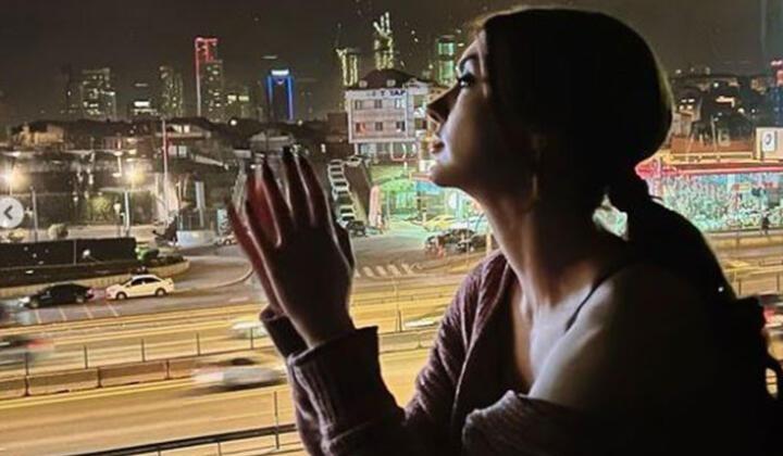 Burcu Özberk'ten romantik pozlar 2 Burcu Özberk’ten romantik pozlar
