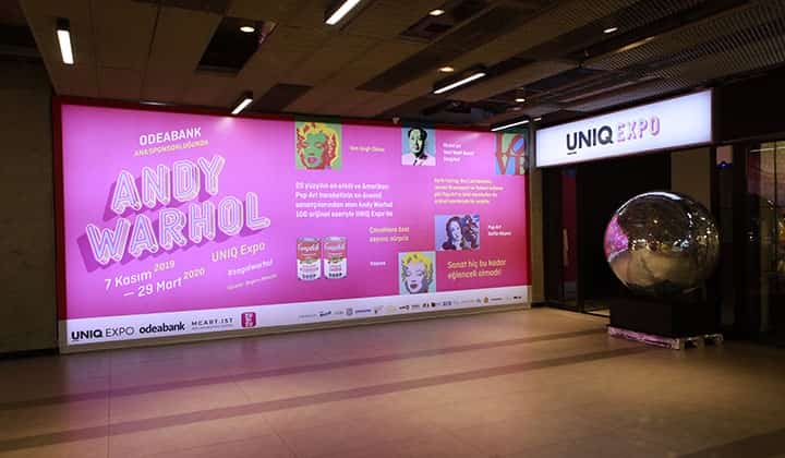 Andy Warhol sergisinin renkli partisine yoğun ilgi 1 Andy Warhol sergisinin renkli partisine yoğun ilgi