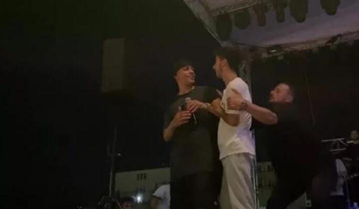 Ceza’nın konserinde yumruklar konuştu