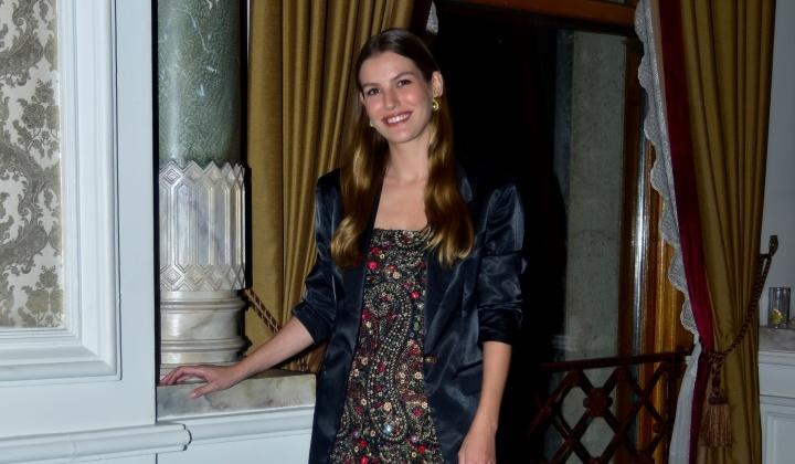 Melissa Değer, oyunculuğu, sesi ve güzelliğiyle dikkat çekiyor