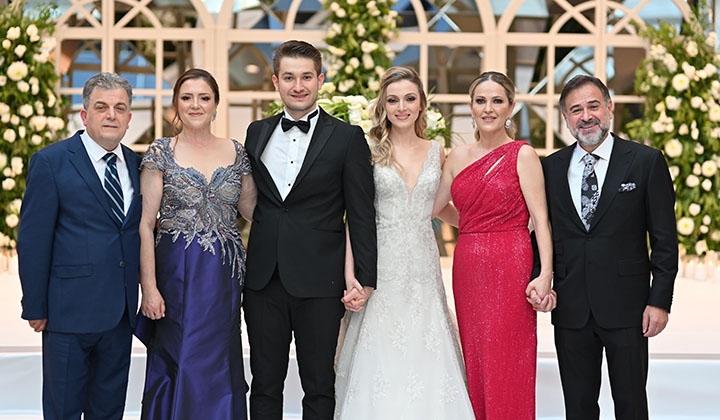 Kadıoğlu Ailesi'nin mutlu günü 9 Kadıoğlu Ailesi’nin mutlu günü