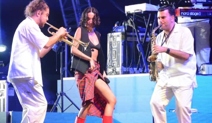 Zeynep Bastık’tan nefes kesen konser