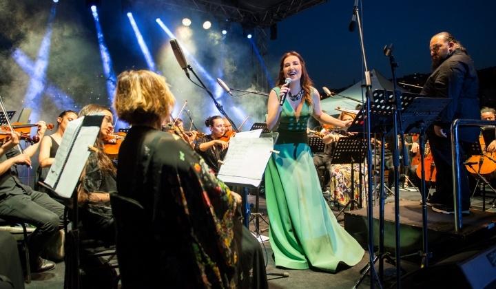 Yonca Lodi, Dünya MS Günü’nde farkındalık için sahnedeydi