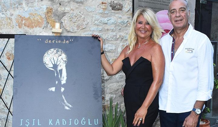 Işıl Kadıoğlu yeni eserlerini Bodrum'da sergiledi 7 Işıl Kadıoğlu yeni eserlerini Bodrum’da sergiledi