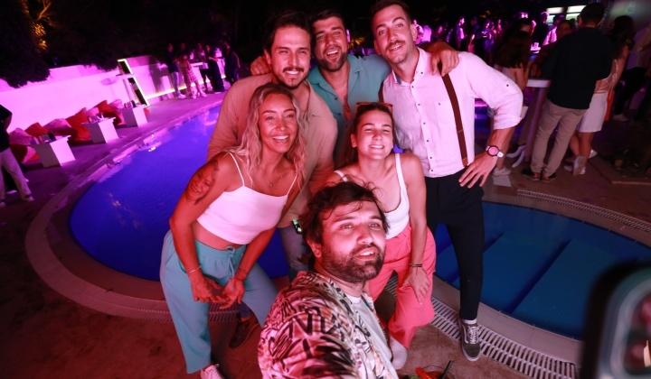Genç kuşağın önemli isimleri 'Tadına Düştük' lansmanında buluştu 9 Genç kuşağın önemli isimleri ‘Tadına Düştük’ lansmanında buluştu