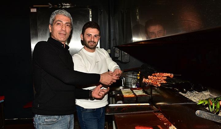 Bülent Kaya'dan ocakbaşı şov 3 Bülent Kaya’dan ocakbaşı şov