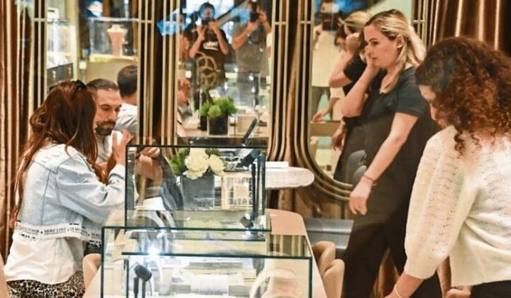 Merve Oflaz ve Alan Hakko yüzük baktı 2 Merve Oflaz ve Alan Hakko yüzük baktı