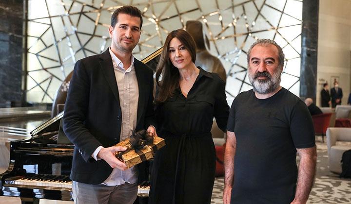 Monica Bellucci’ye anlamlı hediye