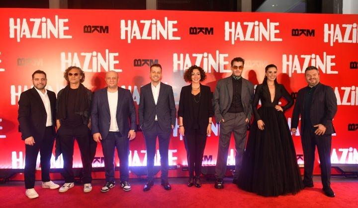 ‘Hazine’ filminin galasında alkışlar havada uçuştu 17 ‘Hazine’ filminin galasında alkışlar havada uçuştu