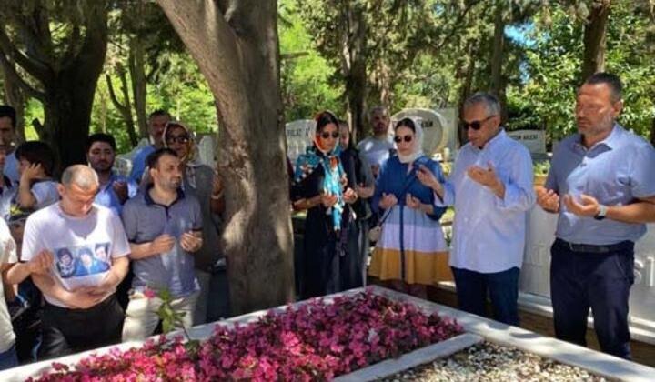 Kemal Sunal mezarı başında anıldı 1 Kemal Sunal mezarı başında anıldı