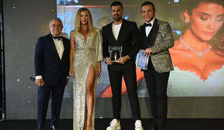 'En Quality Modacı' ödülünün sahibi Raşit Bağzıbağlı oldu 3 ‘En Quality Modacı’ ödülünün sahibi Raşit Bağzıbağlı oldu