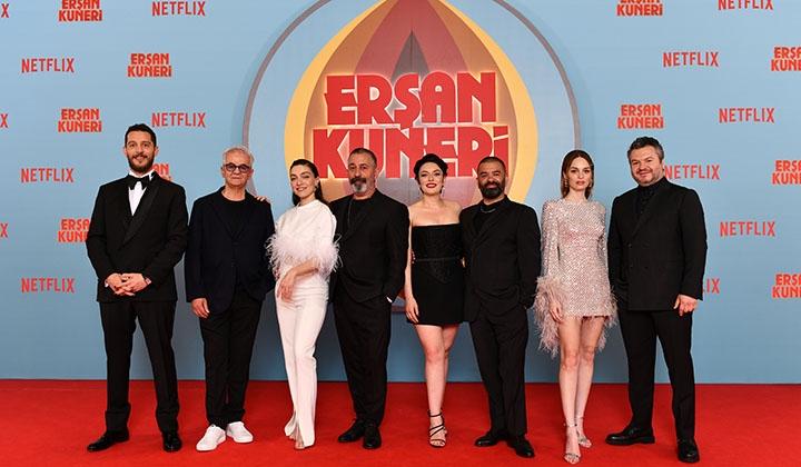 'Erşan Kuneri'den kahkaha dolu gala 11 ‘Erşan Kuneri’den kahkaha dolu gala