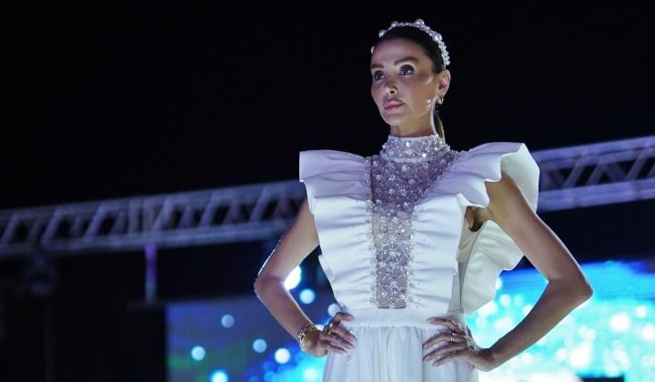 Özge Ulusoy evlilik yolunda 1 ‘Fashion Breeze Adana’da moda rüzgarı