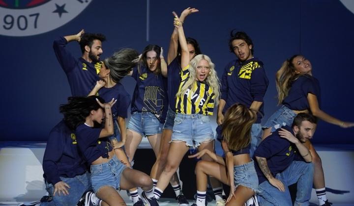 Fenerbahçe’nin forma lansmanına ünlüler akın etti