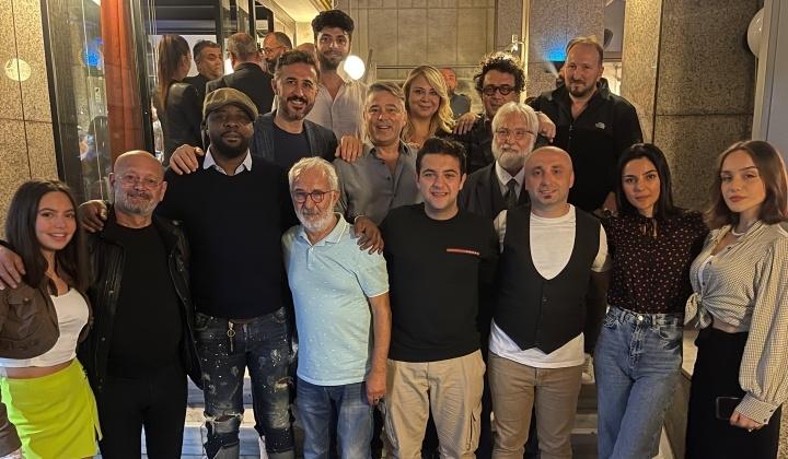 Aşkın Saati 19:03 ekibi yemekte buluştu 5 Aşkın Saati 19:03 ekibi yemekte buluştu