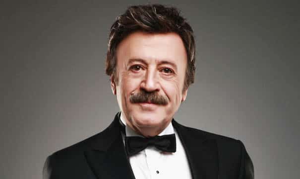 Selami Şahin ve Caz Orkestrası kadınlar için sahnede
