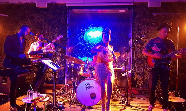 Su Soley yeniden Bleu Lounge Sahnesi’nde