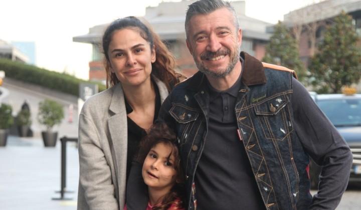 Gamze Topuz, kızı ve sevgilisiyle alışveriş turunda