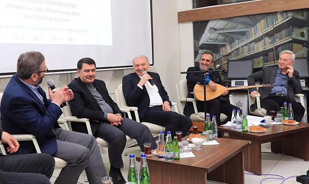 Başkan Mevlüt Uysal, 'Kütüphanede Bir Gece' etkinliğinde gençlerle buluştu 1 Başkan Mevlüt Uysal, ‘Kütüphanede Bir Gece’ etkinliğinde gençlerle buluştu