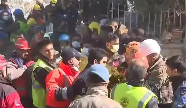 Kahramanmaraş'ta 17 yaşındaki Aleyna sağ kurtarıldı 1 Kahramanmaraş’ta 17 yaşındaki Aleyna sağ kurtarıldı