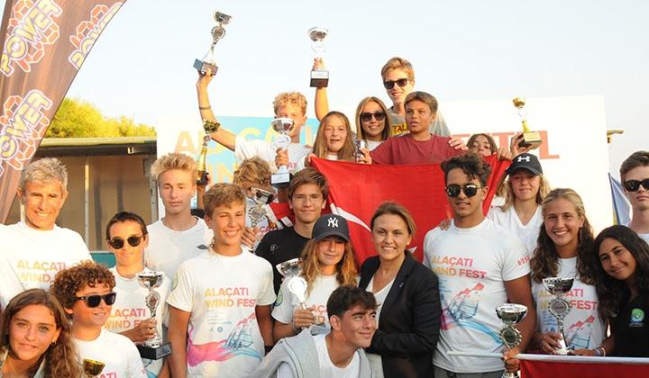 Windsurf Avrupa Şampiyonası'na Türk sporcular damga vurdu 3 Windsurf Avrupa Şampiyonası’na Türk sporcular damga vurdu