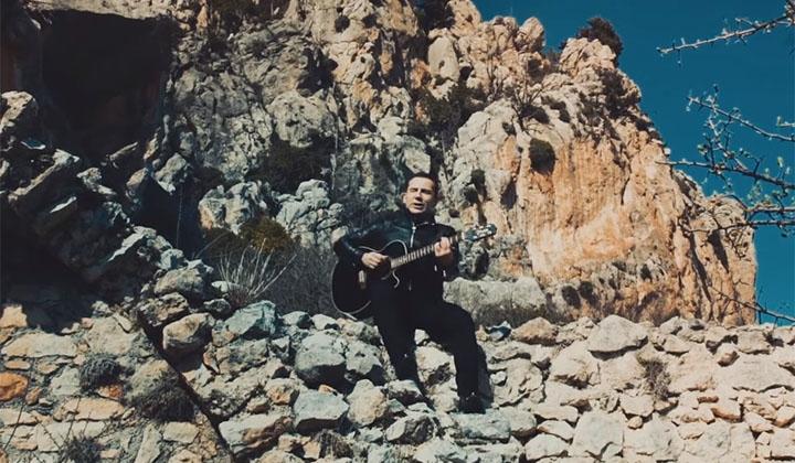 Ferhat Göçer - Yüce Dağ Başında Yanar Bir Işık 1 Ferhat Göçer – Yüce Dağ Başında Yanar Bir Işık