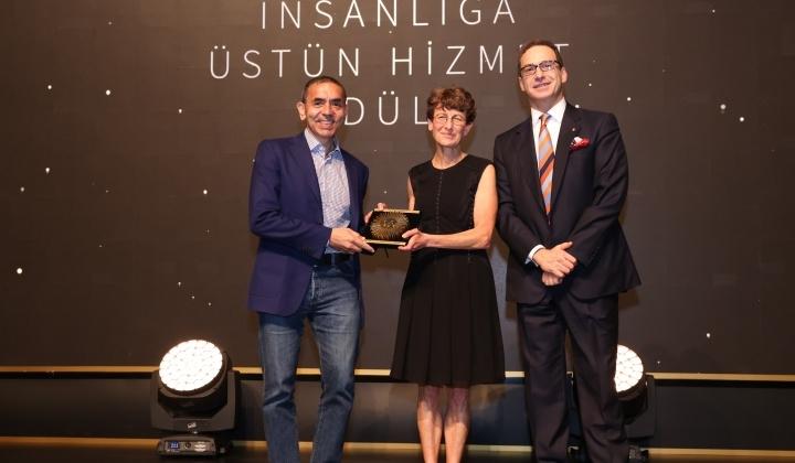 Vehbi Koç Vakfı İnsanlığa Üstün Hizmet Ödülü'nin ilki Prof. Dr. Özlem Türeci ve Prof. Dr. Uğur Şahin'in oldu 1 Vehbi Koç Vakfı İnsanlığa Üstün Hizmet Ödülü’nin ilki Prof. Dr. Özlem Türeci ve Prof. Dr. Uğur Şahin’in oldu