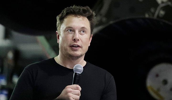 Elon Musk, Tesla’daki görevinden istifa etti