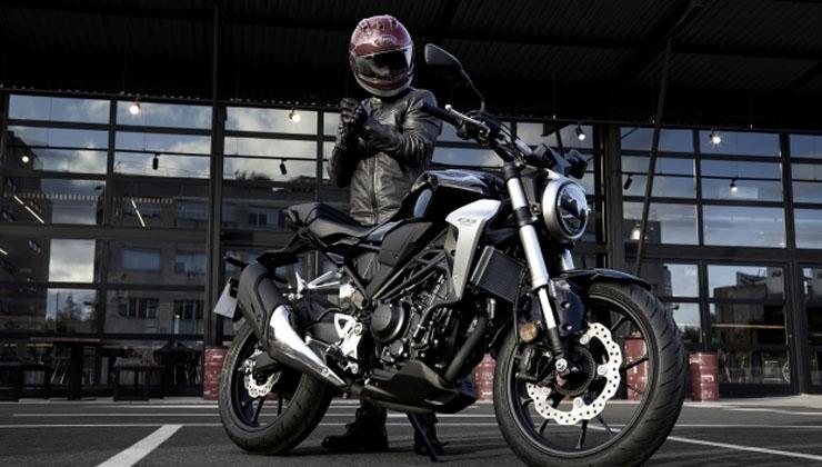 Honda’nın yakışıklı ‘spor naked’ modeli CB250R Türkiye’de
