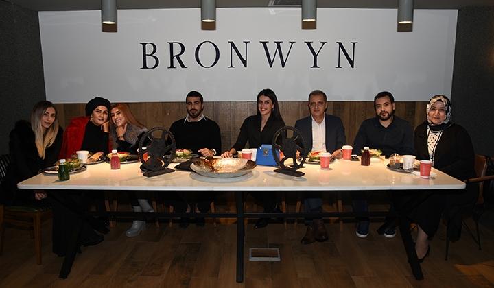 Bronwyn Cafe en renkli görüntüleriyle Quality of Magazine sayfalarında 3 Bronwyn Cafe en renkli görüntüleriyle Quality of Magazine sayfalarında