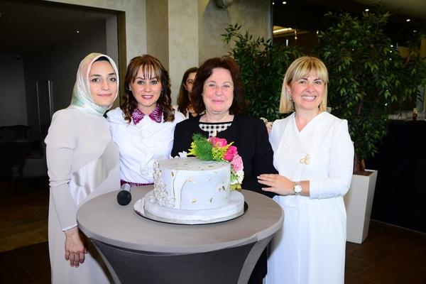 70c7ddb6b9da49e8b3c9599148836a8csosyalmarket1 ferda-demircan-hanife-akdag-monik-ipekel-gulnur-kamasak