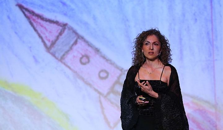 Uzaya çıkan ilk kadın uzay kaşifi Anousheh Ansari GİRVAK Giveback Gala'da 3 Uzaya çıkan ilk kadın uzay kaşifi Anousheh Ansari GİRVAK Giveback Gala’da