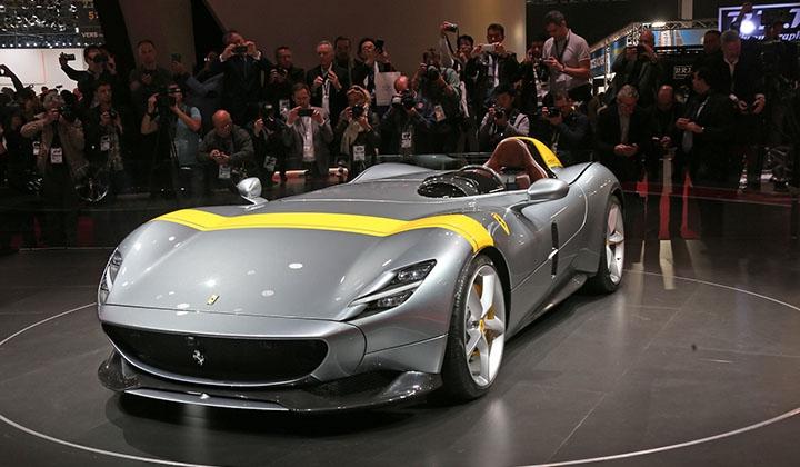 Ferrari Monza SP1 ve SP2 Paris Otomobil Fuarı’nda görücüye çıktı 5 Ferrari Monza SP1 ve SP2 Paris Otomobil Fuarı’nda görücüye çıktı