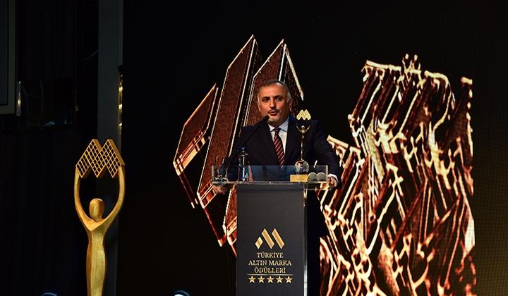 Estetik Cerrahı Yrd. Doç. Ömer Faik Sağun 'Yılın Estetik Cerrahı' seçildi 3 Estetik Cerrahı Yrd. Doç. Ömer Faik Sağun ‘Yılın Estetik Cerrahı’ seçildi