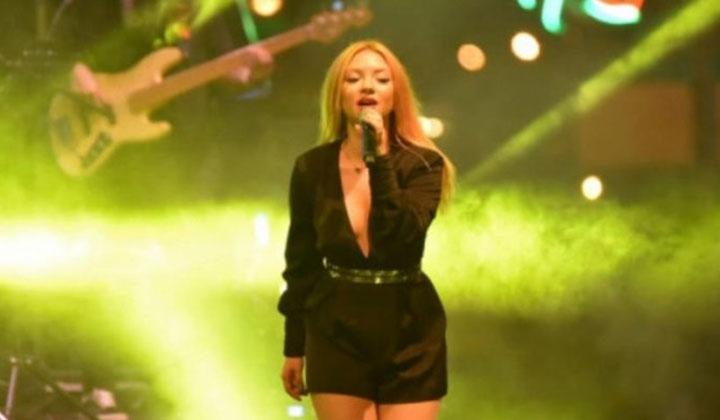 Ece Seçkin yeni sahne performanslarına hazırlanıyor