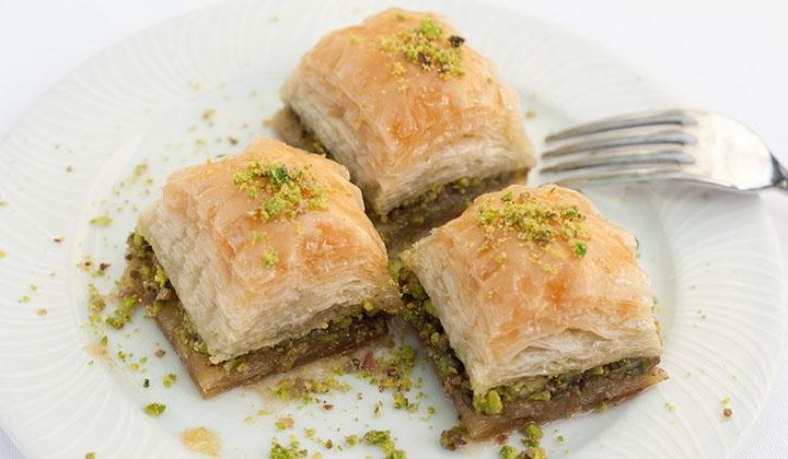 Kaşıbeyaz'ın hafızalarda iz bırakan baklavaları geri döndü 1 Kaşıbeyaz’ın hafızalarda iz bırakan baklavaları geri döndü