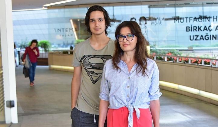 Nurgül Yeşilçay oğlu Osman Nejat ile alışveriş turunda