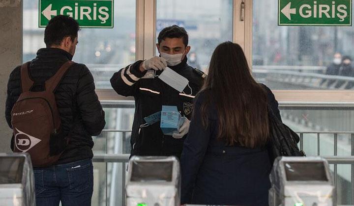 Büyükşehir Belediyesi’nden ücretsiz maske dağıtımı