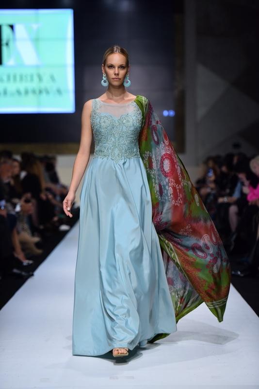 e4dab9914e074b16b7f22e082c62b40doriental16 fakhriya-khalafova-defile