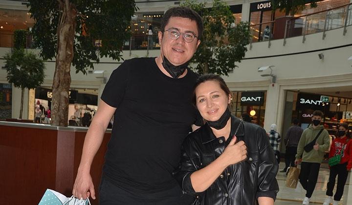 İbrahim Büyükak ve eşi Nurdan Büyükak Çeşme tatilini sonlandırdı