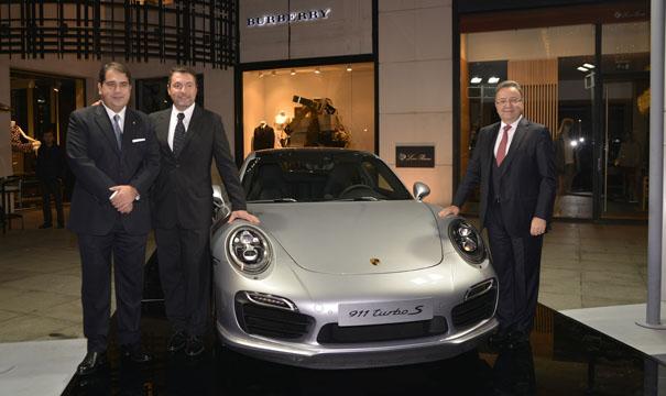 Porsche 911 Turbo S, sahipleri ile buluştu 1 Porsche 911 Turbo S, sahipleri ile buluştu