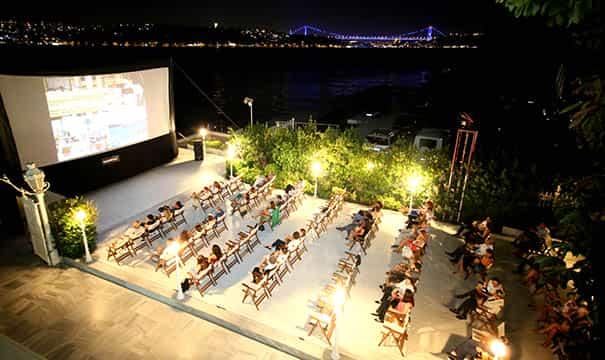 Sait Halim Paşa Yalısı'nda açıkhava sinema keyfi devam ediyor 1 Sait Halim Paşa Yalısı’nda açıkhava sinema keyfi devam ediyor